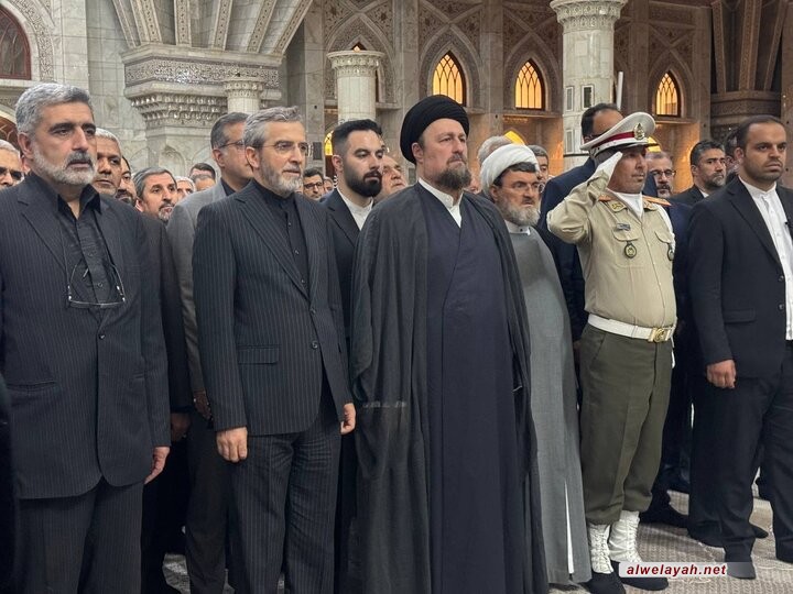 مسؤولو وزارة الخارجية يجددون العهد والميثاق مع مبادئ الإمام الخميني (ره)