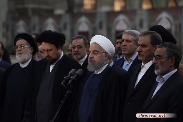 على أعتاب عشرة الفجر؛ روحاني وأعضاء الحكومة يجددون العهد مع مبادئ الإمام الراحل (ره)