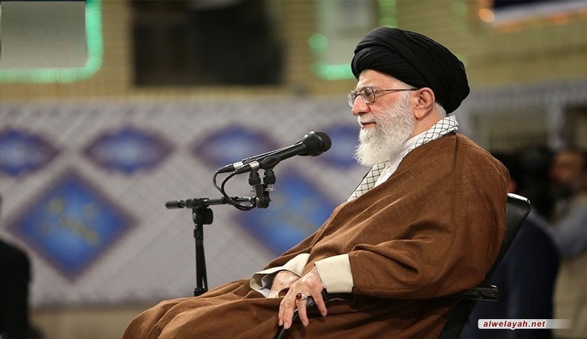 قائد الثورة الإسلامية يستقبل حشدا من النخب العلمية