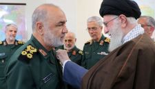 قائد الثورة الإسلامية يمنح حرس الثورة وسام "الفتح"