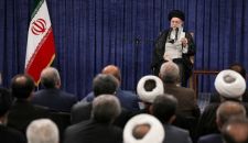 قائد الثورة الإسلامية خلال استقباله أهالي تبريز؛ مفجعون على الدماء التي سفكت في الفتنة الأخيرة..الأخطر من حاملة الطائرات هو السلاح القادر على إغراقها