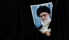 استشهاد عقيلة الإمام الخامنئي متأثرة بإصابتها جراء العدوان الأميركي-الإسرائيلي