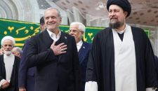 الرئيس الإيراني وأعضاء الحكومة يجددون العهد والميثاق مع الإمام الخميني(ره)