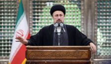 السيد حسن الخميني: الثورة الإسلامية كان لها بطل واحد، وهو "الشعب"